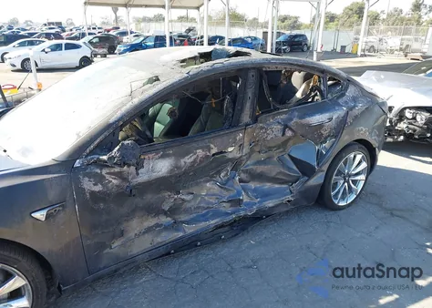 2018 Tesla Model 3 Long Range/Mid Range from USA, damaged, VIN 5YJ3E1EA0JF045481